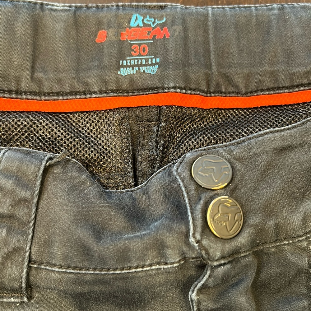 FOX Racing Shorts Size 30 - Picture 4 of 4